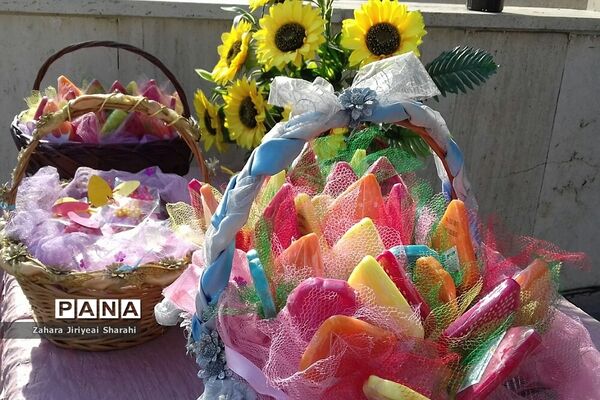جشن شکوفه‌ها در مدرسه مهدی دوست ناحیه یک ری