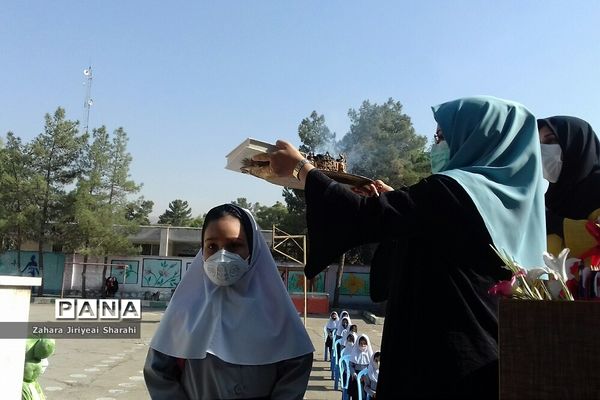 جشن شکوفه‌ها در مدرسه مهدی دوست ناحیه یک ری
