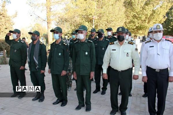 عطرافشانی وغبارروبی گلزارشهدای ابرکوه