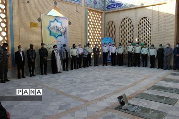 عطرافشانی وغبارروبی گلزارشهدای ابرکوه