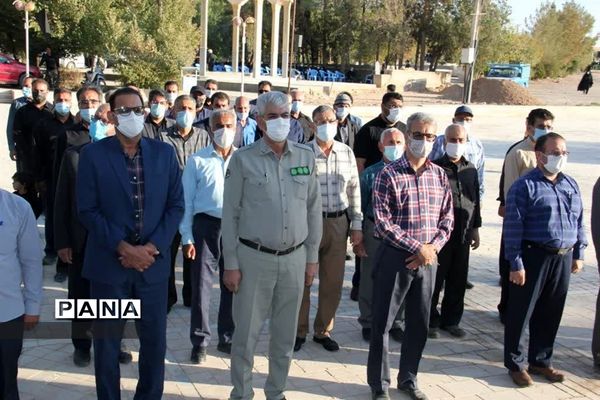 عطرافشانی وغبارروبی گلزارشهدای ابرکوه