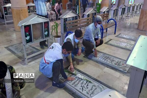 تجدید میثاق و عطر افشانی قبور مطهر شهدا در بوشهر