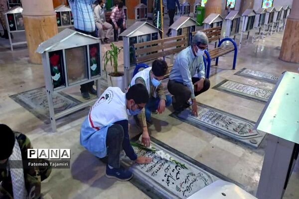 تجدید میثاق و عطر افشانی قبور مطهر شهدا در بوشهر
