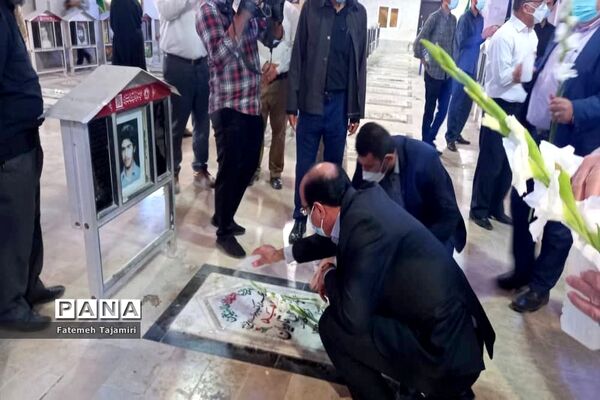 تجدید میثاق و عطر افشانی قبور مطهر شهدا در بوشهر