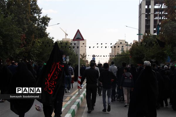 راهپیمایی عظیم جاماندگان اربعین حسینی(ع)