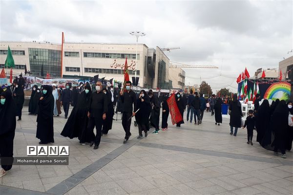 زائران حرم رضوی در اربعین حسینی