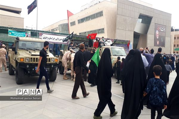 زائران حرم رضوی در اربعین حسینی