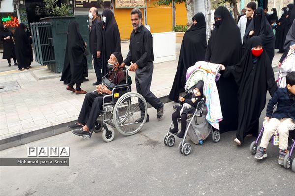 زائران حرم رضوی در اربعین حسینی