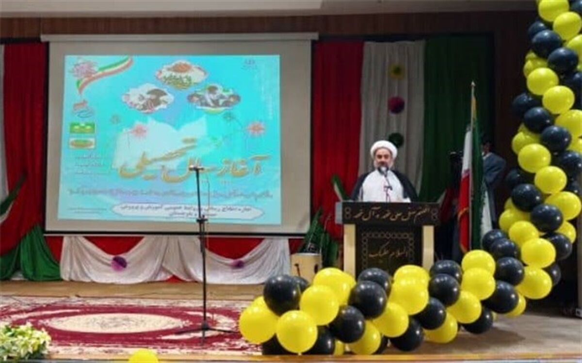 آینده میهن اسلامی امروز در دستان معلمان و دانش آموزان است