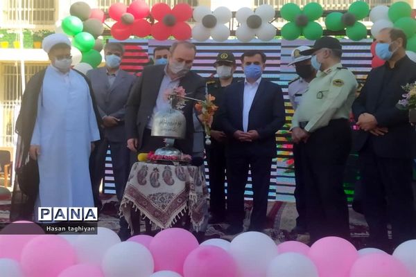 نواخته شدن زنگ بازگشایی مدارس استان اصفهان