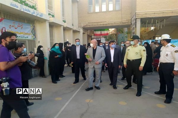 نواخته شدن زنگ بازگشایی مدارس استان اصفهان