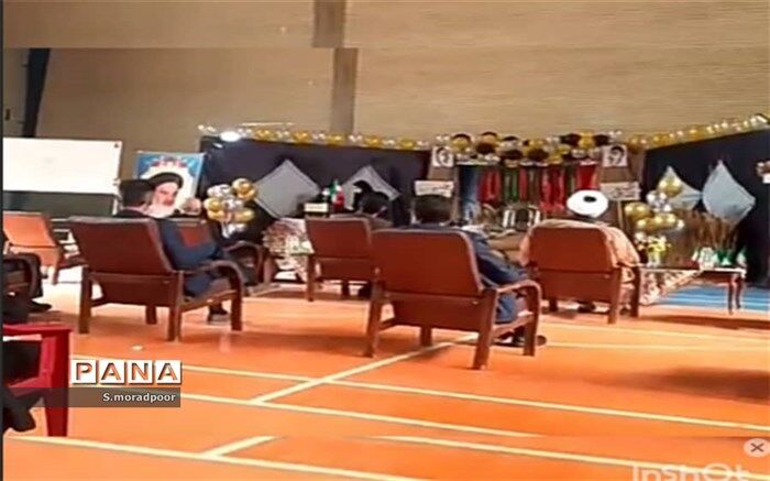 نواختن زنگ آغاز مدرسه در شهرکرد