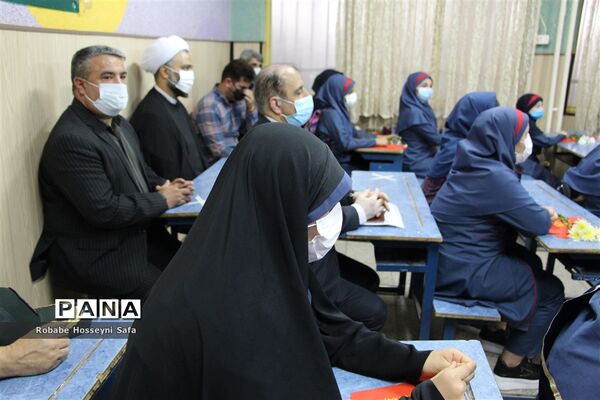 آیین بازگشایی مدارس منطقه ۱۷، در مدرسه شهدای گمنام