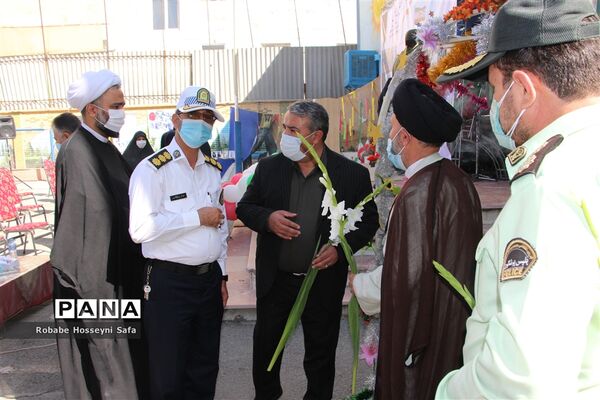 آیین بازگشایی مدارس منطقه ۱۷، در مدرسه شهدای گمنام