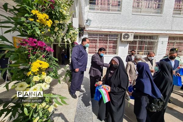 زنگ مهر در مدارس منطقه ۱۳ شهر تهران به صدا در آمد