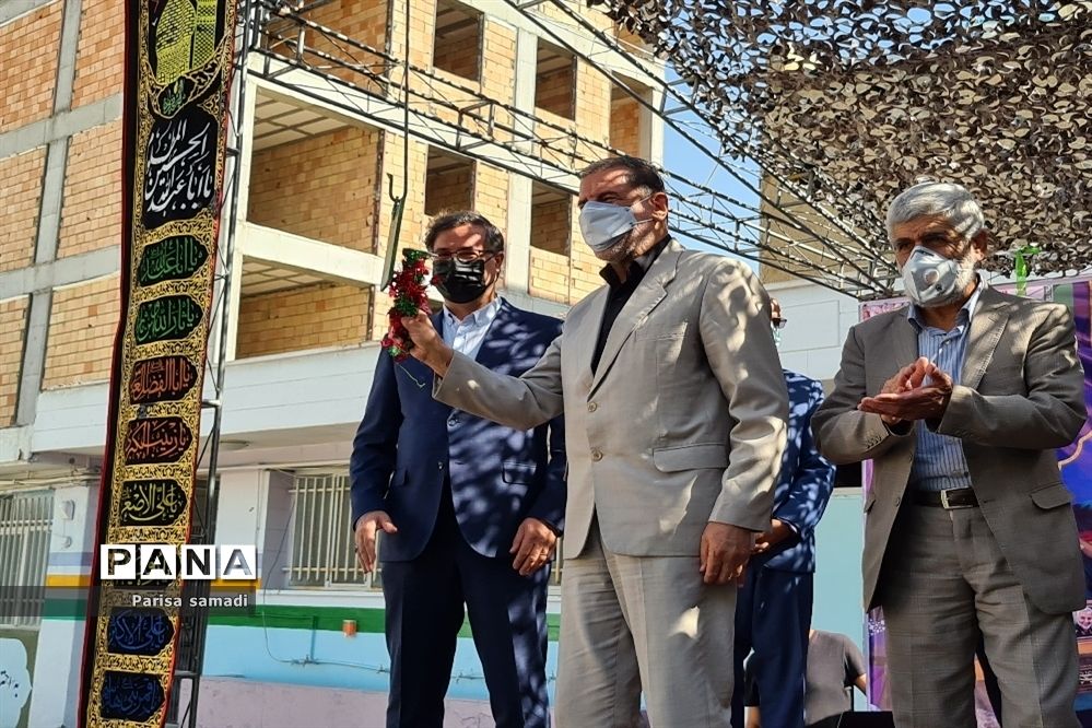 زنگ مهر در مدارس منطقه ۱۳ شهر تهران به صدا در آمد