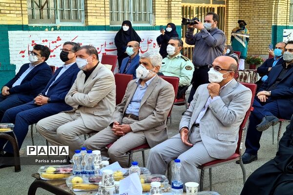 زنگ مهر در مدارس منطقه ۱۳ شهر تهران به صدا در آمد