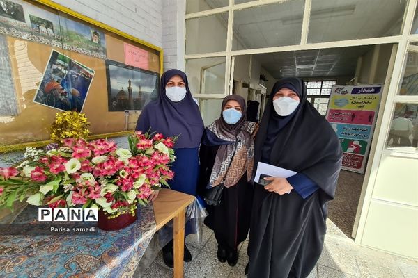 زنگ مهر در مدارس منطقه ۱۳ شهر تهران به صدا در آمد