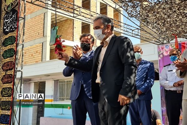 زنگ مهر در مدارس منطقه ۱۳ شهر تهران به صدا در آمد