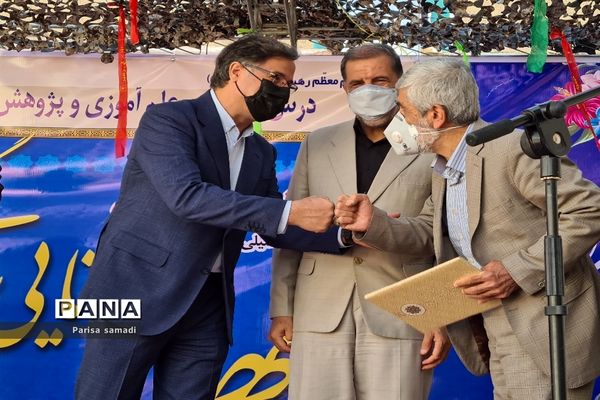 زنگ مهر در مدارس منطقه ۱۳ شهر تهران به صدا در آمد