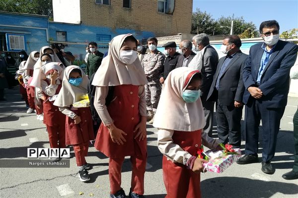 نواخته شدن زنگ مهر و مقاومت در دبستان دخترانه مهدیه در شهر قدس