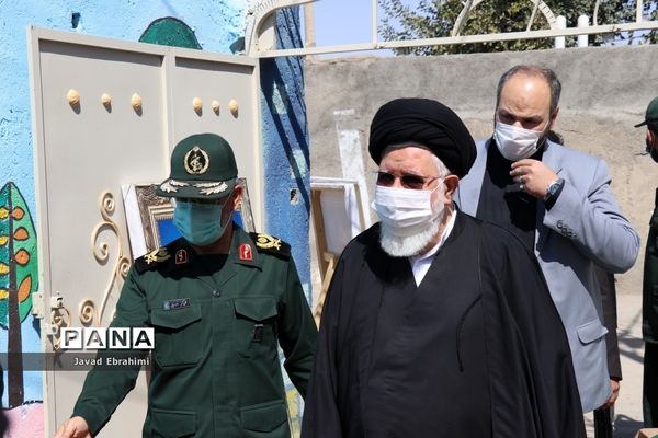 اقامه اولین نماز مهر در مدارس خراسان رضوی به امامت نماینده ولی فقیه