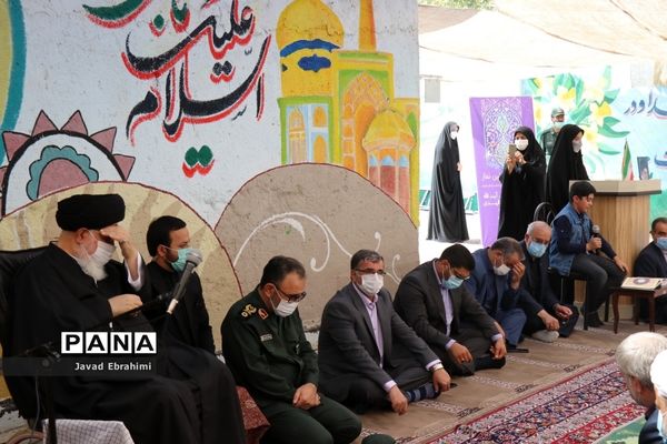 اقامه اولین نماز مهر در مدارس خراسان رضوی به امامت نماینده ولی فقیه