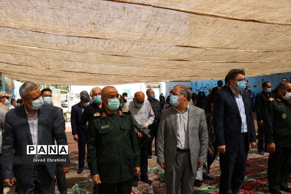 اقامه اولین نماز مهر در مدارس خراسان رضوی به امامت نماینده ولی فقیه