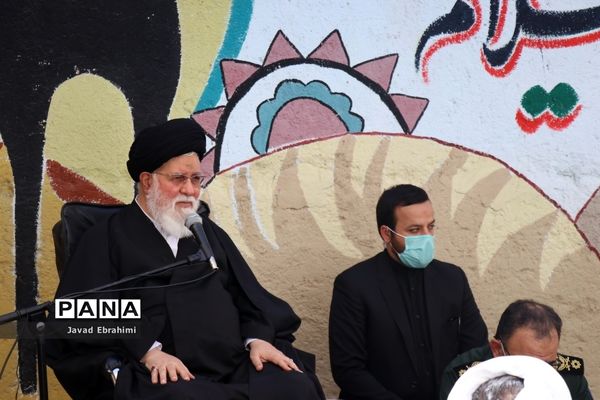 اقامه اولین نماز مهر در مدارس خراسان رضوی به امامت نماینده ولی فقیه