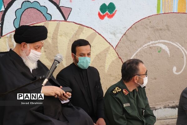 اقامه اولین نماز مهر در مدارس خراسان رضوی به امامت نماینده ولی فقیه