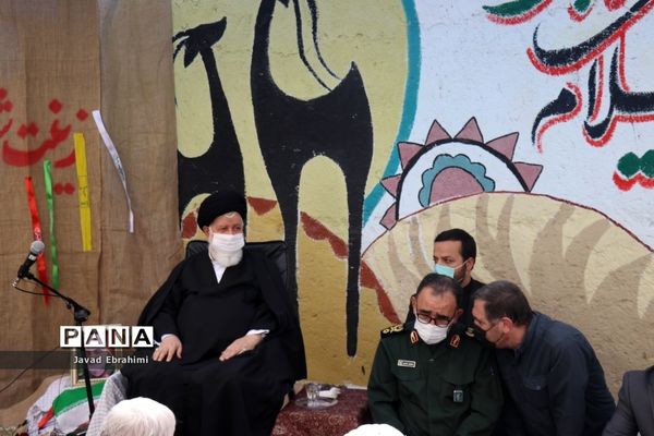اقامه اولین نماز مهر در مدارس خراسان رضوی به امامت نماینده ولی فقیه