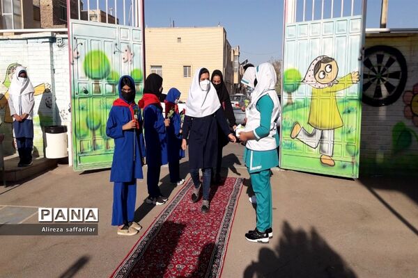آیین نواختن زنگ مهر و مقاومت در اردستان