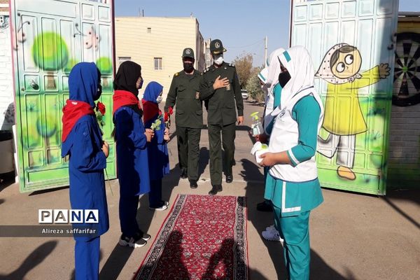 آیین نواختن زنگ مهر و مقاومت در اردستان