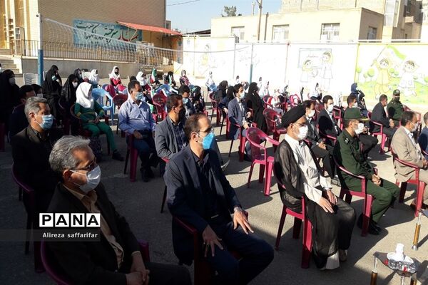 آیین نواختن زنگ مهر و مقاومت در اردستان