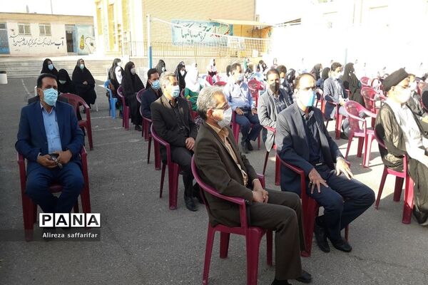 آیین نواختن زنگ مهر و مقاومت در اردستان