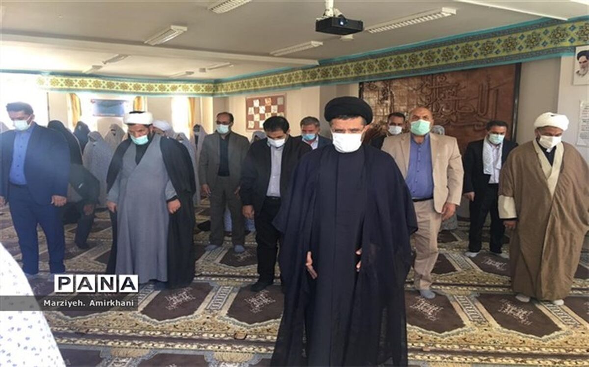 نماز شوق وصل در مدارس چهارمحال و بختیاری اقامه شد