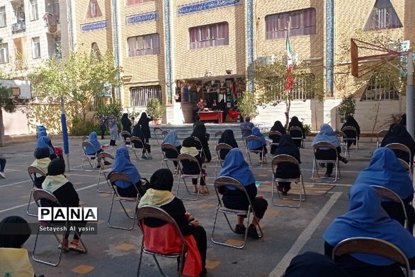 نواخته شدن زنگ مهر در دبیرستان راه زینب منطقه ۱۳ تهران