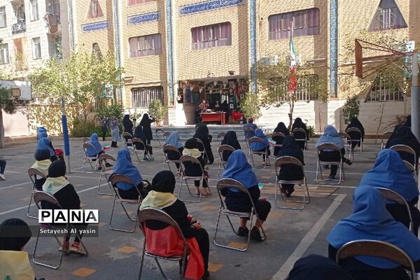 نواخته شدن زنگ مهر در دبیرستان راه زینب منطقه ۱۳ تهران