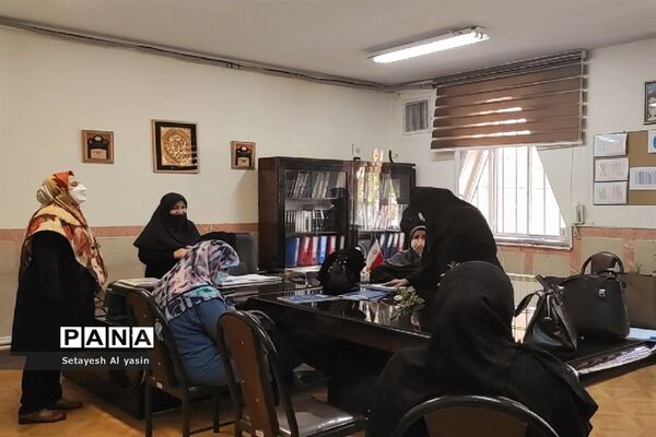 نواخته شدن زنگ مهر در دبیرستان راه زینب منطقه ۱۳ تهران