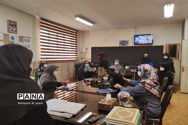 نواخته شدن زنگ مهر در دبیرستان راه زینب منطقه ۱۳ تهران