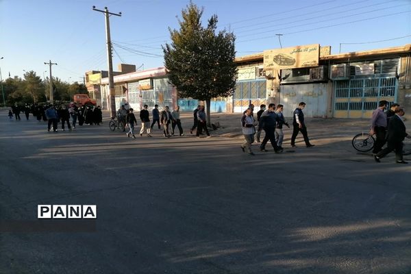 برگزاری همایش پیاده روی در ابرکوه به مناسبت هفته دفاع مقدس