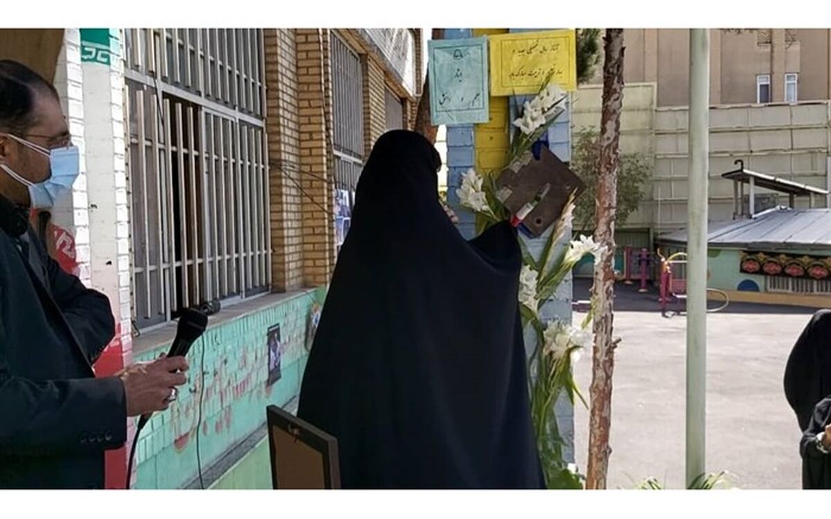 نواختن زنگ  ایثار و مهر در هفته دفاع مقدس توسط یادگاران آن دوران