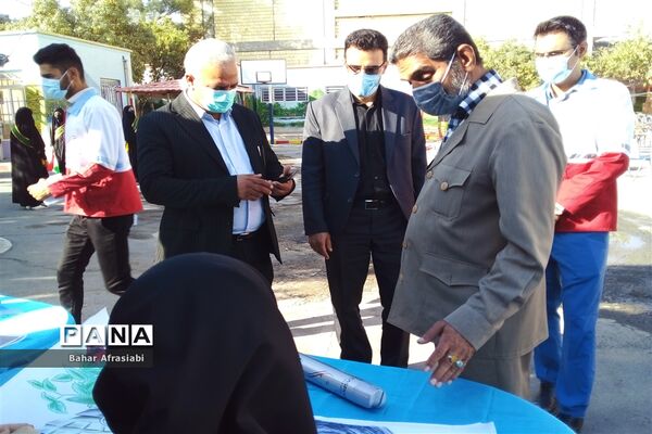 نواختن زنگ ایثار در دبیرستان شاهد بهشت رباط کریم