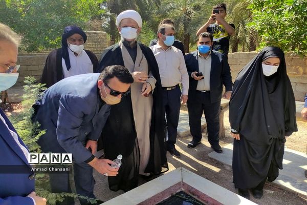 برگزاری مراسم غبار روبی و عطر افشانی مزار شهدای کوت سیدصالح