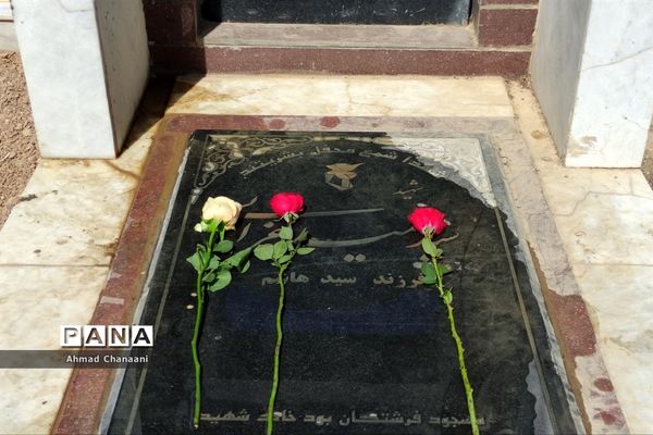 برگزاری مراسم غبار روبی و عطر افشانی مزار شهدای کوت سیدصالح