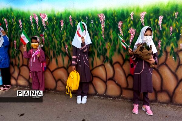 جشن شکوفه‌ها دبستان شایستگان فسا