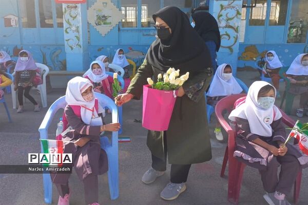 جشن شکوفه‌ها دبستان شایستگان فسا