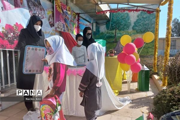 جشن شکوفه‌ها دبستان شایستگان فسا