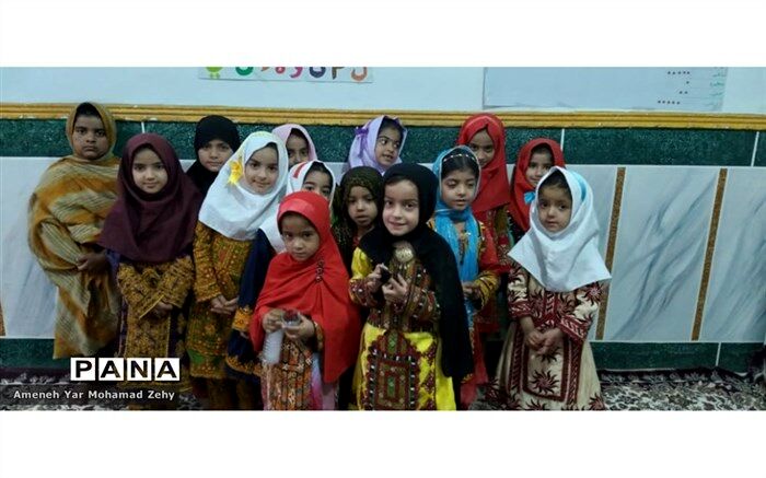 هنوز کودکان زیادی در سیستان و بلوچستان هستند که به گوشی هوشمند برای تحصیل دسترسی ندارند