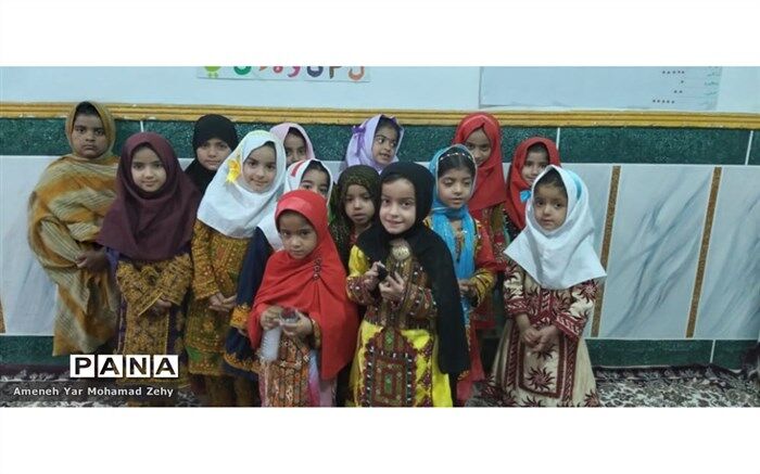 هنوز کودکان زیادی در سیستان و بلوچستان هستند که به گوشی هوشمند برای تحصیل دسترسی ندارند